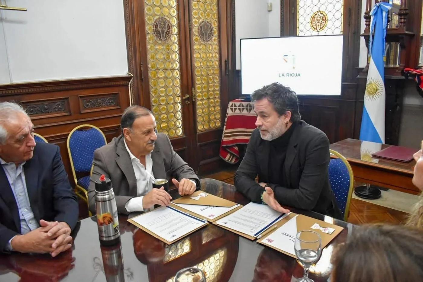 Quintela adhirió a la iniciativa 25 Firmas contra las adicciones
