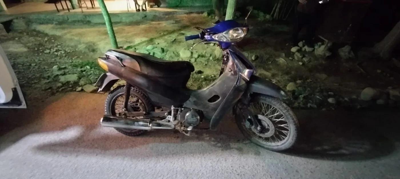 Accidente en moto en Anguinán: una pareja terminó en el hospital