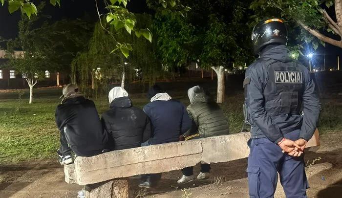 Cinco jóvenes demorados por hallazgo de sustancias en barrio Urbano 40