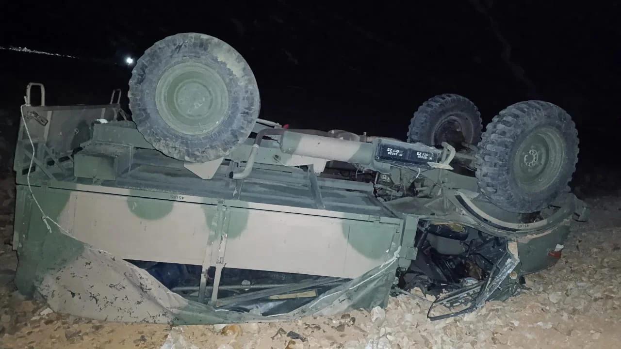 Tres militares heridos tras el vuelco de un camión en Mina La Mejicana