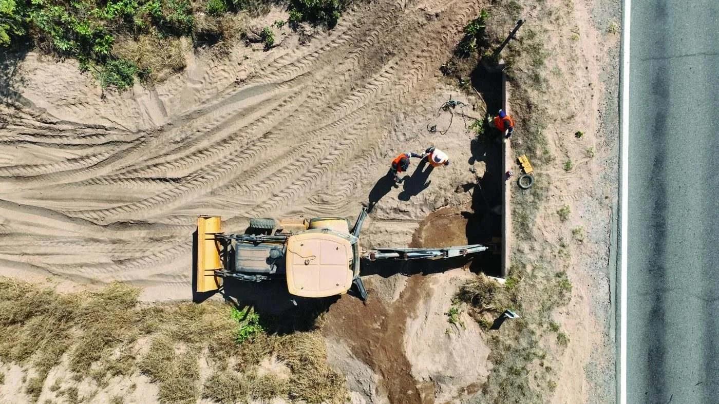 Vialidad Nacional limpia alcantarillas en las Rutas 38 y 74