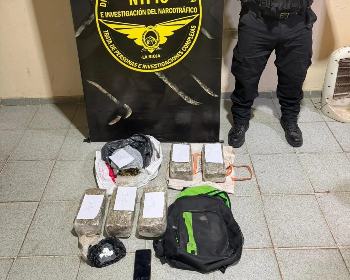 Detuvieron a una mujer con casi 6 kilos de marihuana en La Rioja