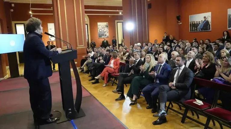 Milei pidió a sus legisladores evitar cruces con los gobernadores