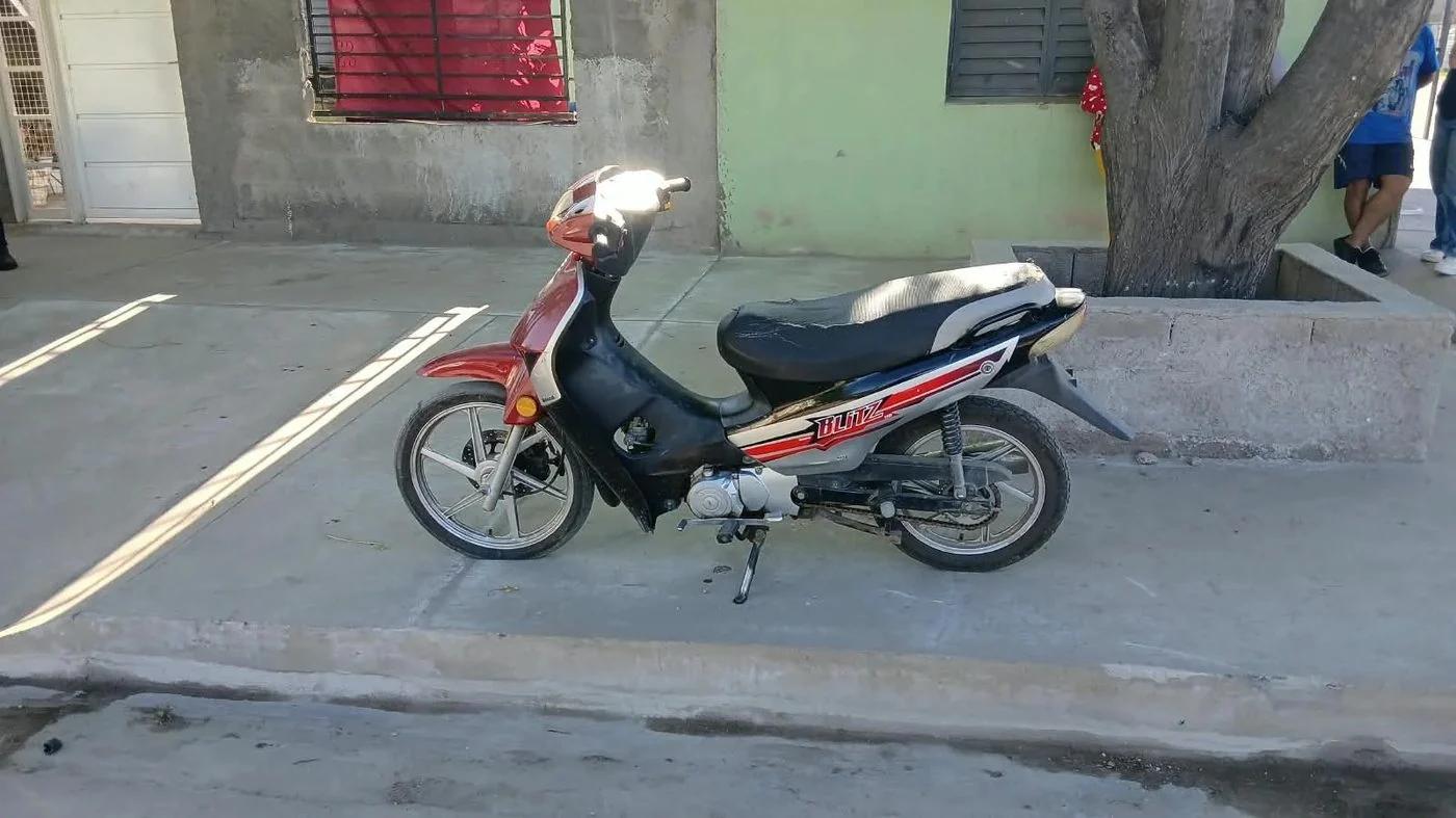 Motociclista sufrió fracturas tras derrapar en el barrio Santa Rosa II