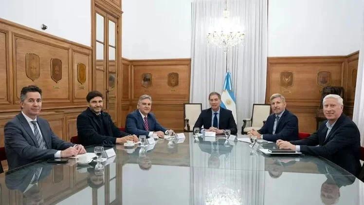El Gobierno inicia la negociación clave por el Presupuesto 2025