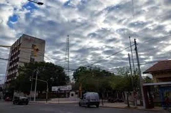 Miércoles nublado con una máxima de 27 grados en la Capital