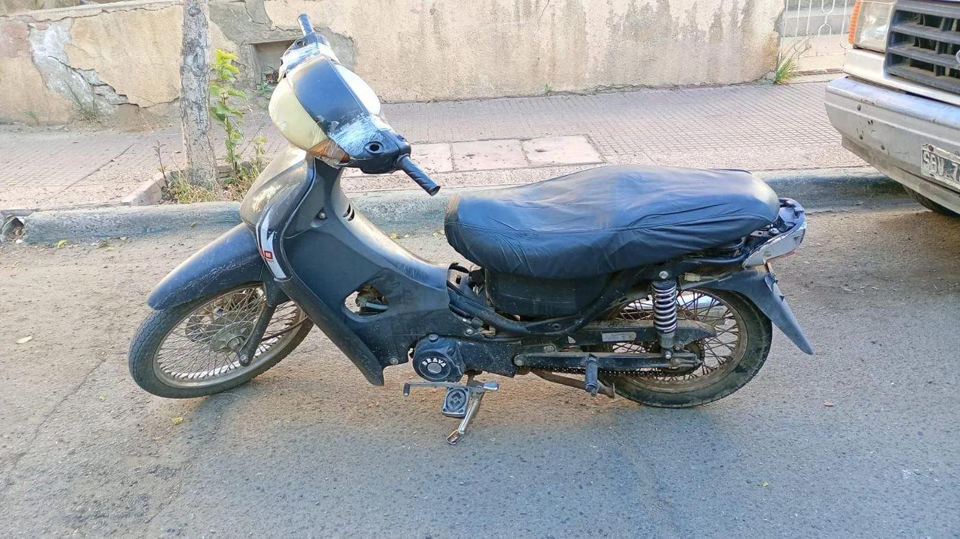 Demoraron a un menor tras intentar robar una moto y golpear a su dueña