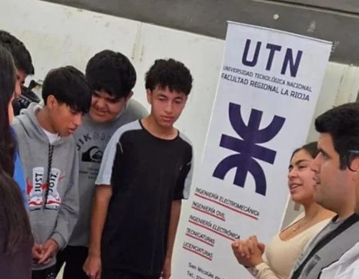 La UTN presentó su oferta académica en el Colegio Estrada de Los Robles