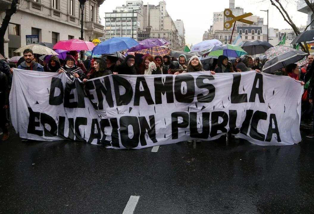 Docentes universitarios inician un nuevo paro nacional