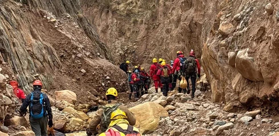 Bomberos de todo el país se capacitaron en el cerro Famatina
