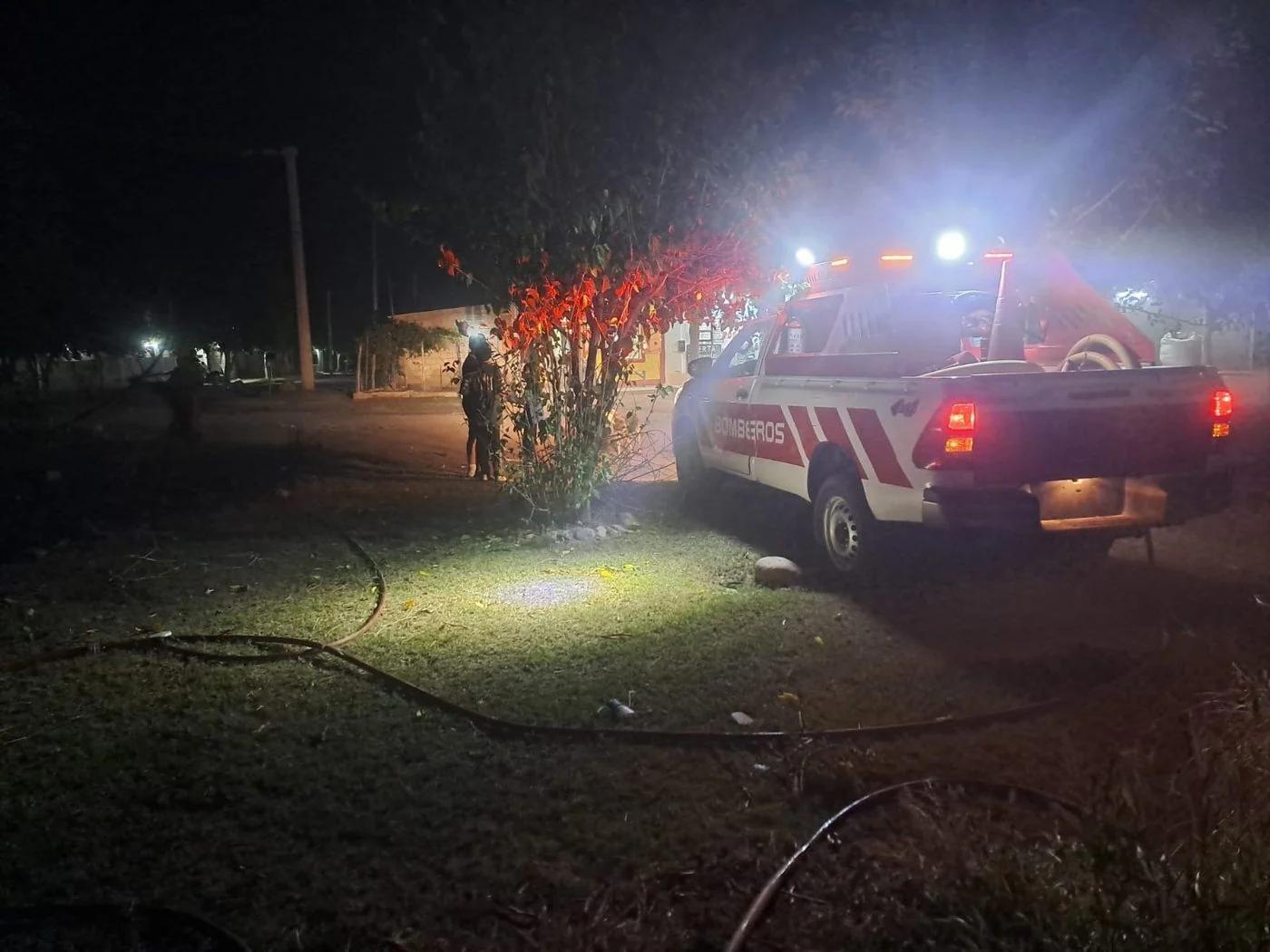 Incendio de pastizales y basura controlado en el barrio Santa Rosa 2