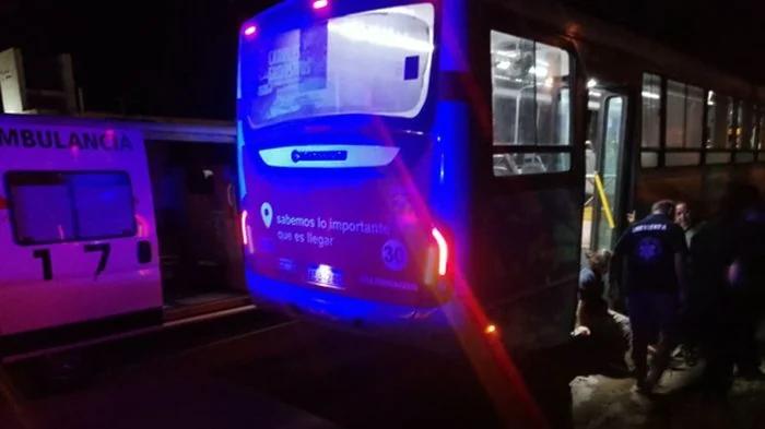 Mujer lesionada tras caer de un colectivo Rioja Bus