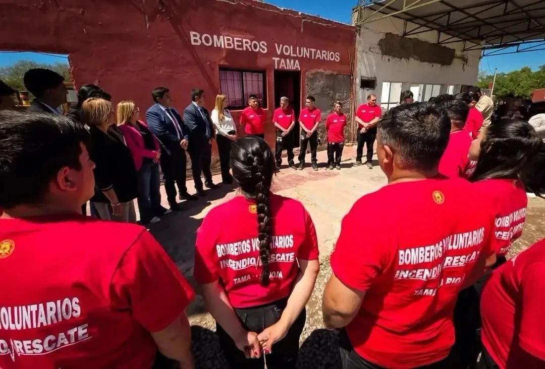 Teresita Madera visitó el cuartel de Bomberos Voluntarios de Tama
