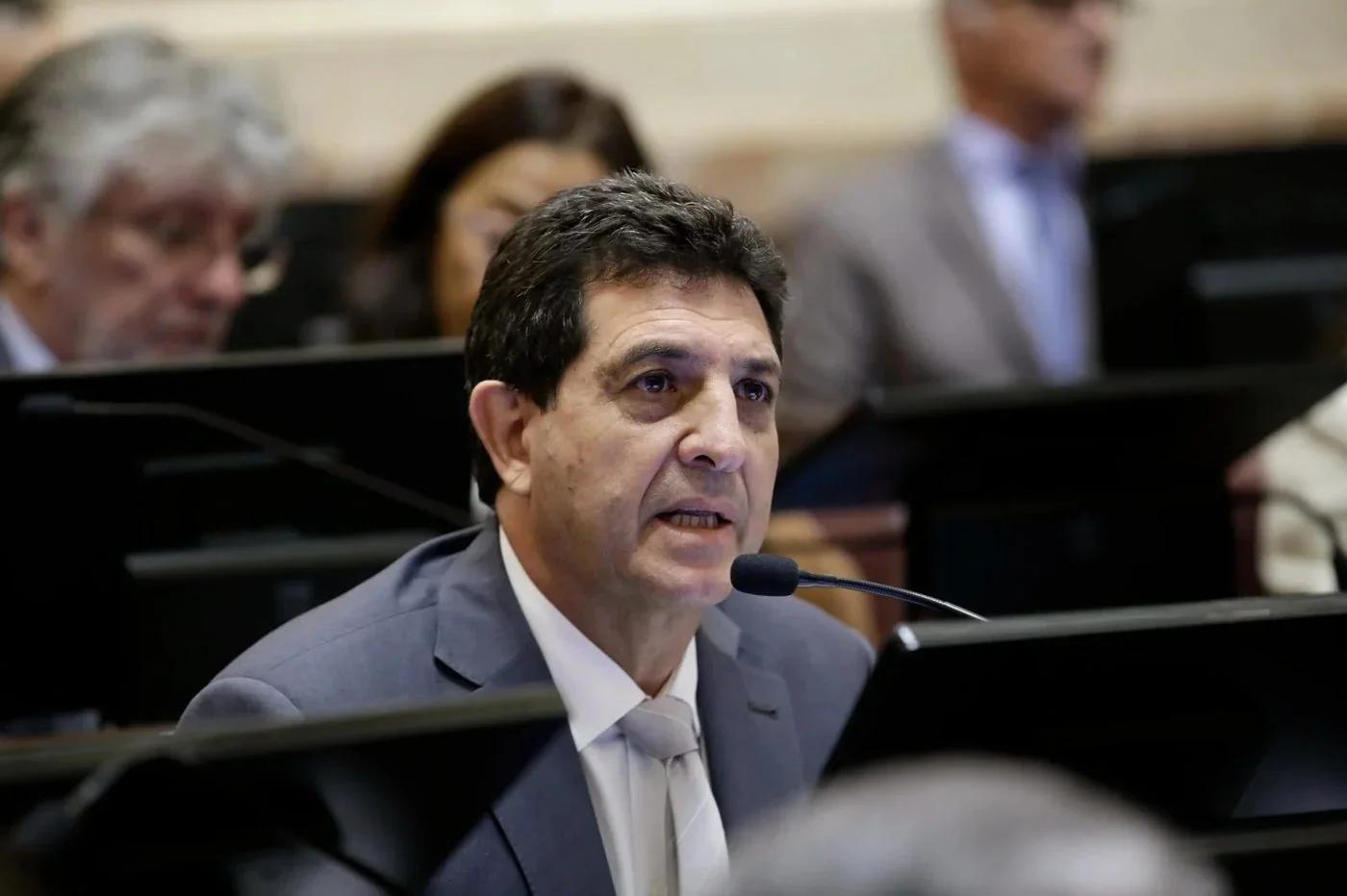 Rejal propone desdoblar elecciones y lanza su candidatura a gobernador
