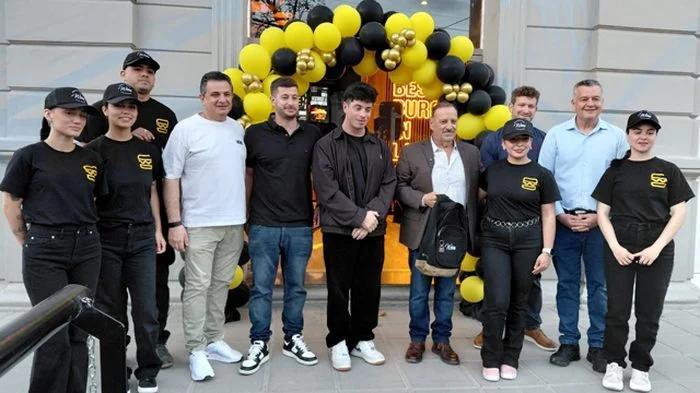 Weiss Burger inauguró su nuevo local en el centro de la Capital