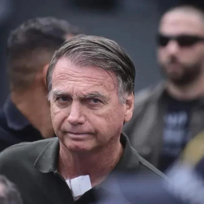 Flavio Bolsonaro votó en Brasil y pidió definir la elección en primera vuelta