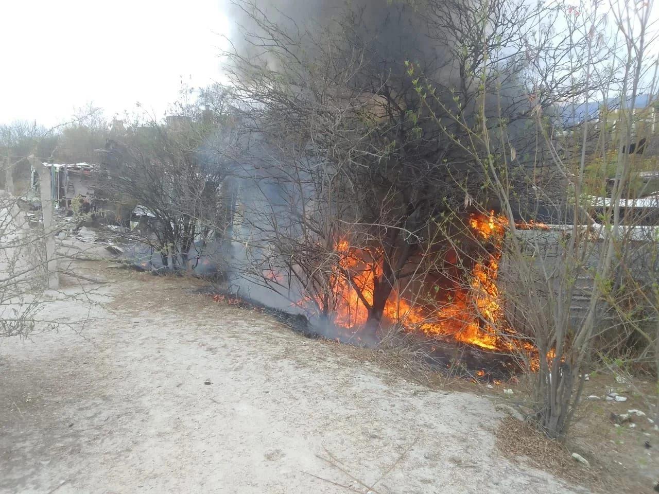 Incendio de colectivos en desuso en el barrio San Vicente