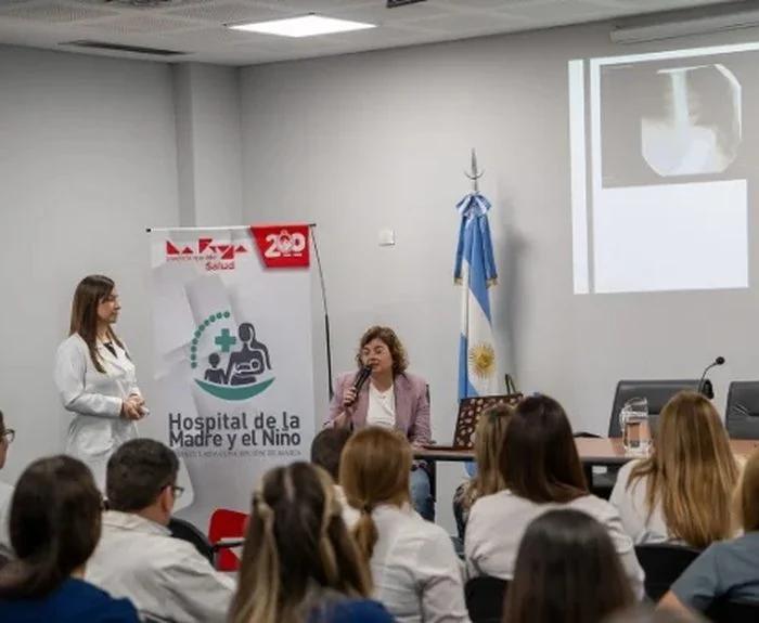Capacitación médica sobre esofagitis en el Hospital
