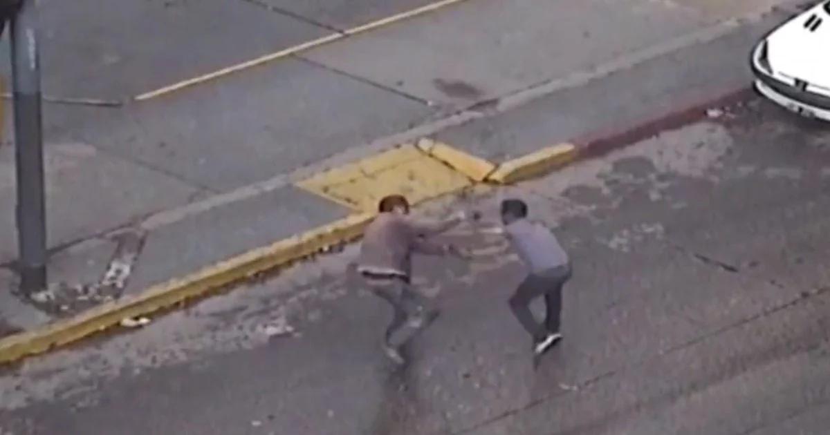 Violento enfrentamiento entre un conductor y cuidacoches en Córdoba