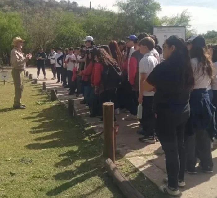 Estudiantes del IAES investigaron el Parque Arqueológico El Saladillo