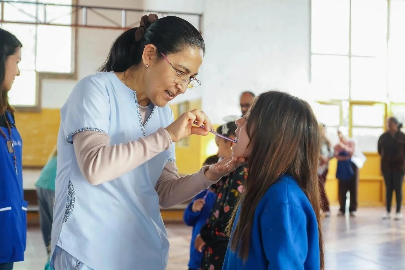 Operativo de salud bucal en la Escuela Humberto Pereyra