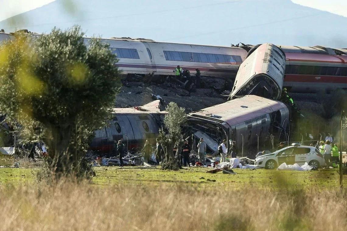 España exige la renuncia del ministro de Transporte tras choque de trenes