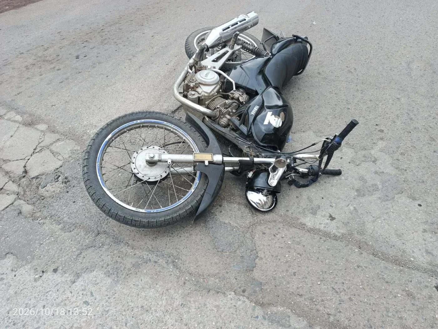 Choque en Chilecito: motociclista sin casco terminó con fractura