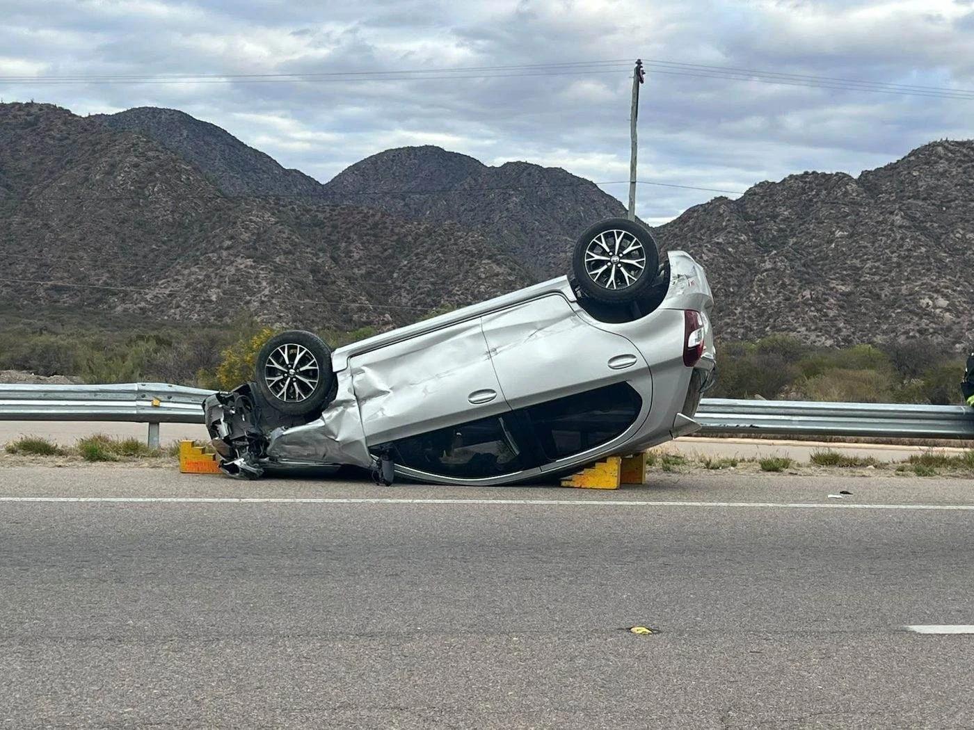 Mujer internada en terapia intensiva tras volcar en la Ruta 40