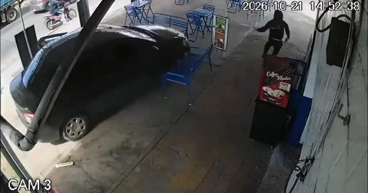 Detuvieron a dos hombres tras un robo y choque en Castelar