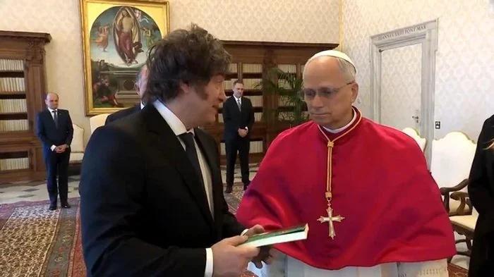 Javier Milei envió sus deseos de recuperación al Papa ante su próxima cirugía