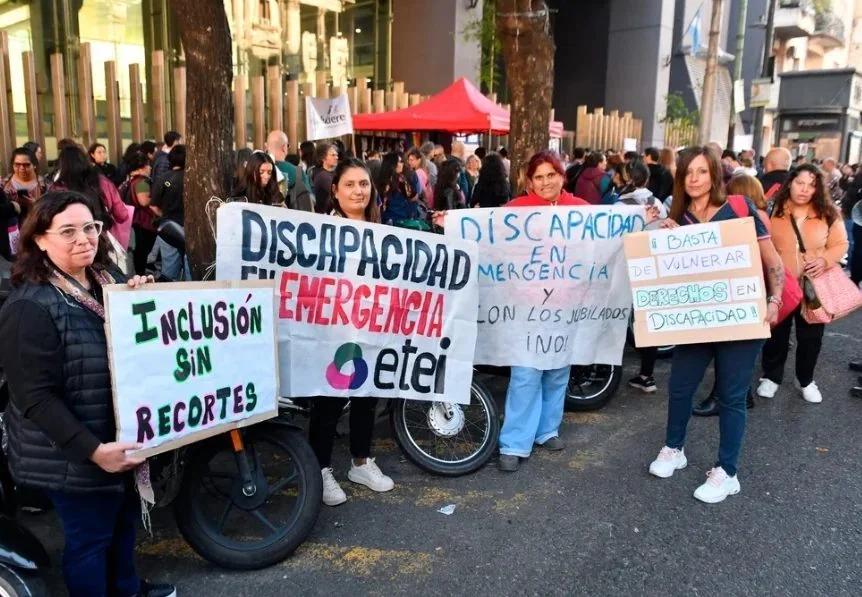 Gobierno e Iglesia se reúnen por políticas de discapacidad