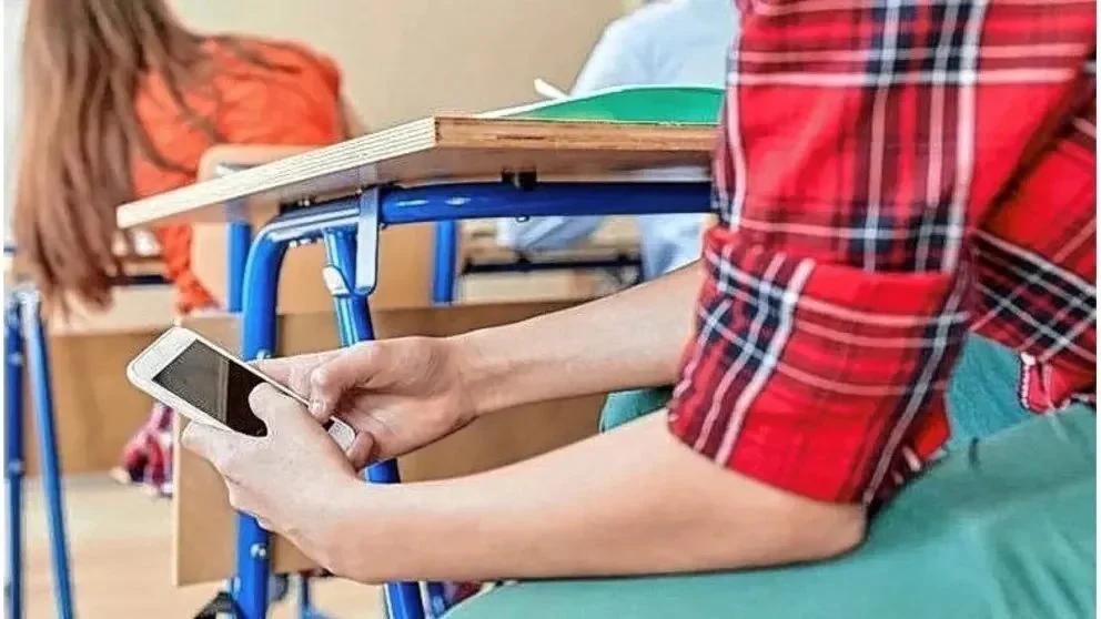 NoDis: la funda que busca frenar las distracciones en el aula