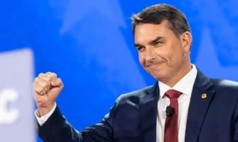 Migraciones negó el ingreso de Flávio Bolsonaro al país